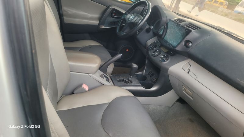 Thumbnail 5 of 2012 Toyota RAV4 XLE